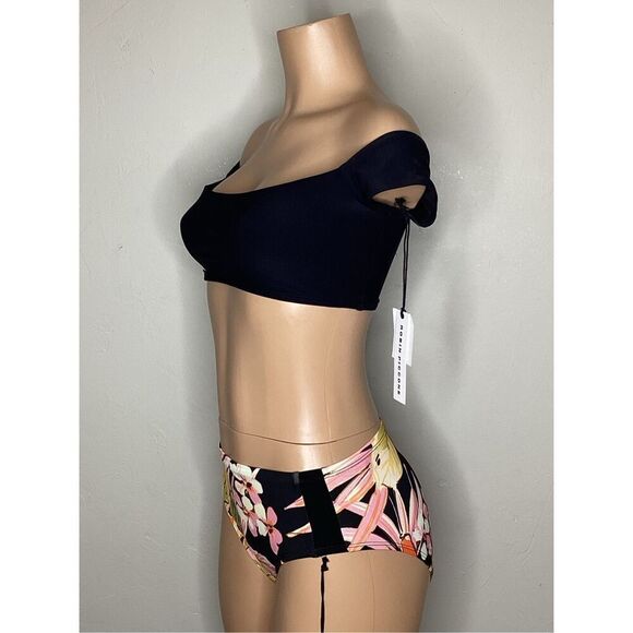 New. Robin Piccone high waisted floral bikini. Medium. Retails $210. - Picture 5 of 7